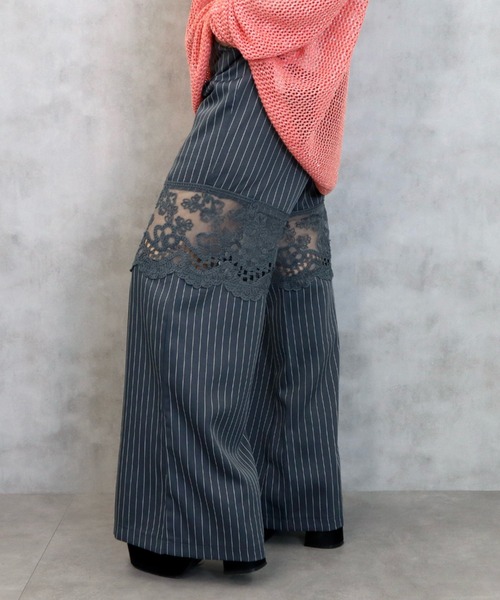 CECIL McBEE(セシルマクビー)の「ストライプレース切り替えパンツ(その他パンツ・レディース・グレー/ブラック・MEDIUM)」の4枚目の写真