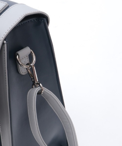 axes femme(アクシーズファム)の「ベルトデザイン配色サッチェル(ボストンバッグ・レディース・ネイビー/モカ/キナリ・FREE)」の15枚目の写真