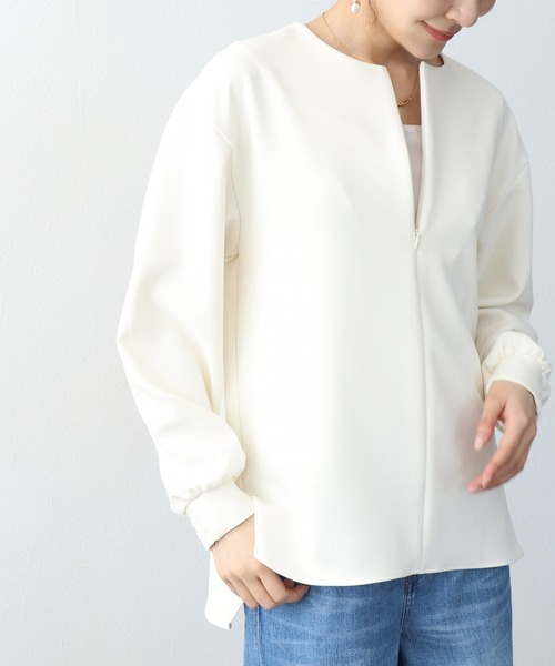 Jines(ジネス)の「スキッパーデザインブラウス(シャツ/ブラウス・レディース・チャコールグレー/ブラック/ホワイト/ベージュ・38)」の2枚目の写真