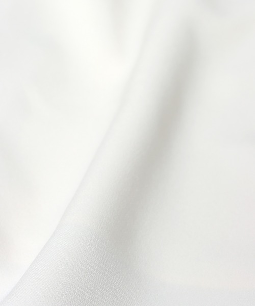 Jines(ジネス)の「スキッパーデザインブラウス(シャツ/ブラウス・レディース・チャコールグレー/ブラック/ホワイト/ベージュ・38)」の21枚目の写真