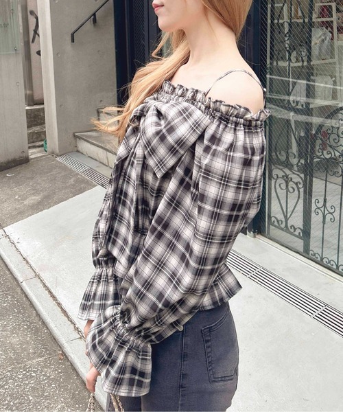 INGNI(イング)の「ビッグリボンチェック柄オフショルブラウス(シャツ/ブラウス・レディース・ネイビー系2/ブラック系・M)」の7枚目の写真