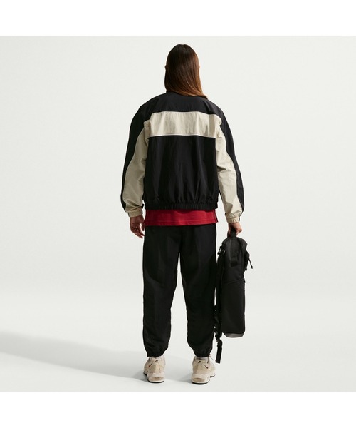 NIKE(ナイキ)の「NIKE/ナイキ M CLUB LTWT FZ JKT CTB(ナイロンジャケット・メンズ・ブラック/アイボリー/レッド・M/L/S/XL)」の8枚目の写真