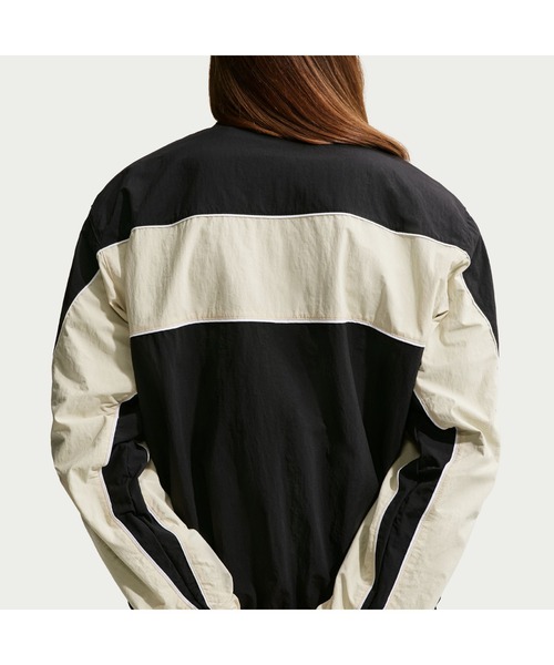 NIKE(ナイキ)の「NIKE/ナイキ M CLUB LTWT FZ JKT CTB(ナイロンジャケット・メンズ・ブラック/アイボリー/レッド・M/L/S/XL)」の10枚目の写真