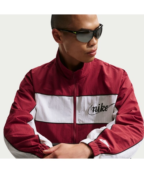 NIKE(ナイキ)の「NIKE/ナイキ M CLUB LTWT FZ JKT CTB(ナイロンジャケット・メンズ・ブラック/アイボリー/レッド・M/L/S/XL)」の12枚目の写真