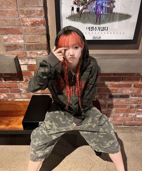 IDWS(アイドンワナセル)の「Oblique Hoodie Zip Up Dark Multi(パーカー・レディース・その他・2/1/0)」の2枚目の写真