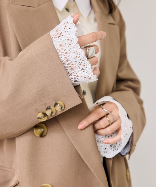 VIS（ビス）の「レースカフスドッキングニットカーディガン（カーディガン/ボレロ・レディース・キャメル/サックスブルー/オフホワイト・FREE）」の6枚目の写真