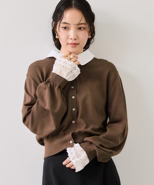 VIS（ビス）の「レースカフスドッキングニットカーディガン（カーディガン/ボレロ・レディース・キャメル/サックスブルー/オフホワイト・FREE）」の9枚目の写真