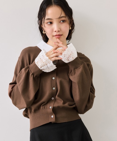 VIS（ビス）の「レースカフスドッキングニットカーディガン（カーディガン/ボレロ・レディース・キャメル/サックスブルー/オフホワイト・FREE）」の8枚目の写真