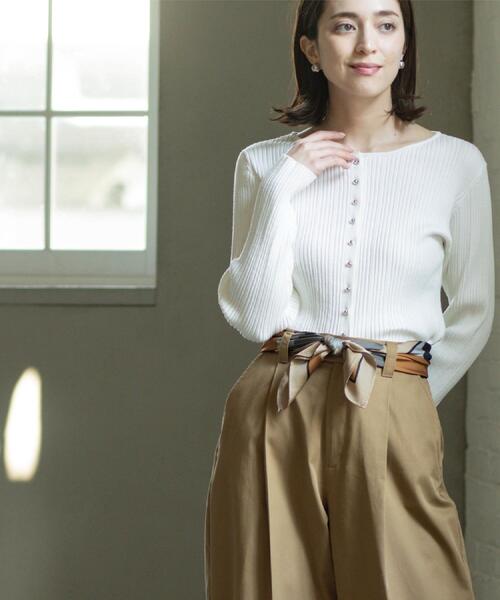 OPAQUE.CLIP（オペークドットクリップ）の「シルバー多ボタン ランダムリブニットカーディガン【洗濯機OK】（カーディガン/ボレロ・レディース・ライトブルー/ブラック/ホワイト・40/38/42）」の6枚目の写真