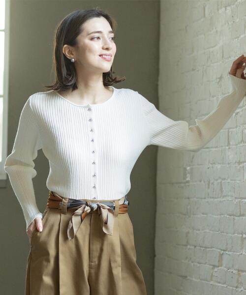 OPAQUE.CLIP（オペークドットクリップ）の「シルバー多ボタン ランダムリブニットカーディガン【洗濯機OK】（カーディガン/ボレロ・レディース・ライトブルー/ブラック/ホワイト・40/38/42）」の7枚目の写真