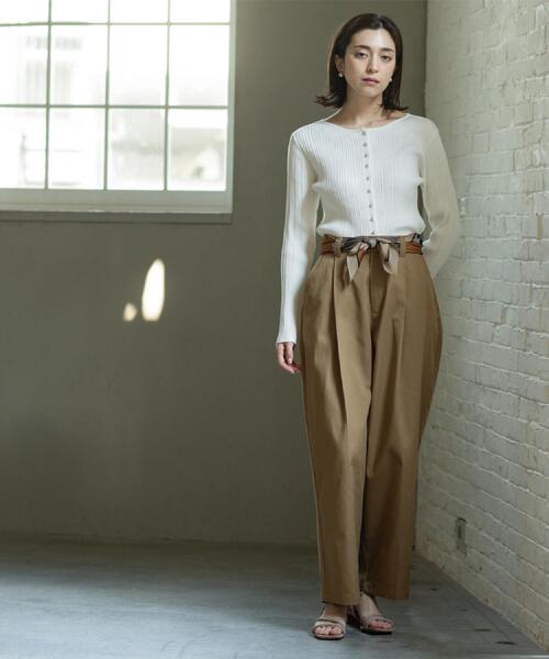 OPAQUE.CLIP（オペークドットクリップ）の「シルバー多ボタン ランダムリブニットカーディガン【洗濯機OK】（カーディガン/ボレロ・レディース・ライトブルー/ブラック/ホワイト・40/38/42）」の9枚目の写真