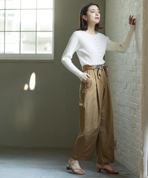 OPAQUE.CLIP（オペークドットクリップ）の「シルバー多ボタン ランダムリブニットカーディガン【洗濯機OK】（カーディガン/ボレロ・レディース・ライトブルー/ブラック/ホワイト・40/38/42）」の10枚目の写真