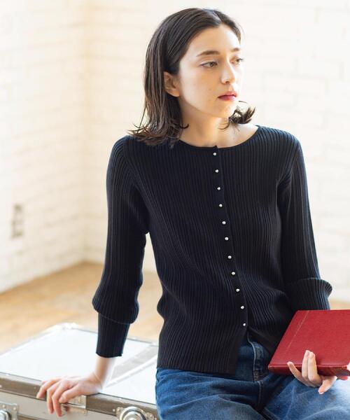 OPAQUE.CLIP（オペークドットクリップ）の「シルバー多ボタン ランダムリブニットカーディガン【洗濯機OK】（カーディガン/ボレロ・レディース・ライトブルー/ブラック/ホワイト・40/38/42）」の11枚目の写真