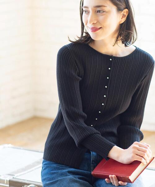 OPAQUE.CLIP（オペークドットクリップ）の「シルバー多ボタン ランダムリブニットカーディガン【洗濯機OK】（カーディガン/ボレロ・レディース・ライトブルー/ブラック/ホワイト・40/38/42）」の12枚目の写真