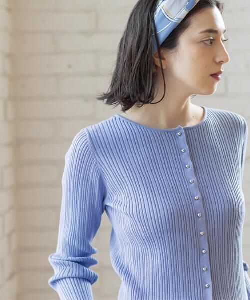 OPAQUE.CLIP（オペークドットクリップ）の「シルバー多ボタン ランダムリブニットカーディガン【洗濯機OK】（カーディガン/ボレロ・レディース・ライトブルー/ブラック/ホワイト・40/38/42）」の15枚目の写真