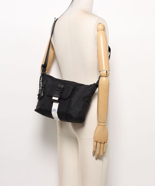 A.P.C.（アーペーセー）の「BESACE TREK（ボディバッグ/ウエストポーチ・メンズ・ブラック・ONESIZE）」の5枚目の写真