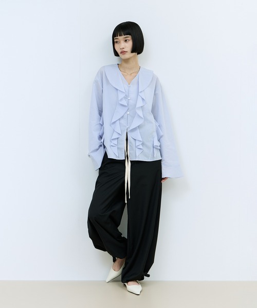 ADAM ET ROPE'（アダムエロペ）の「【WEB限定】サイドスリットパンツ（その他パンツ・レディース・ベージュ系その他/ブラック・34/38/36）」の4枚目の写真