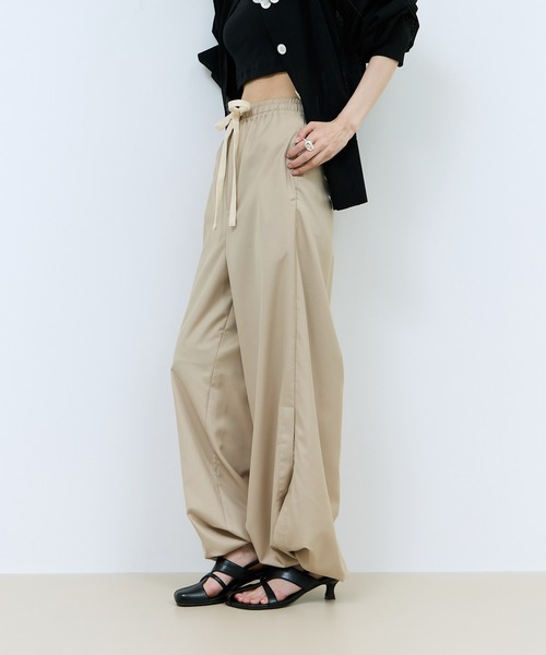 ADAM ET ROPE'（アダムエロペ）の「【WEB限定】サイドスリットパンツ（その他パンツ・レディース・ベージュ系その他/ブラック・34/38/36）」の6枚目の写真