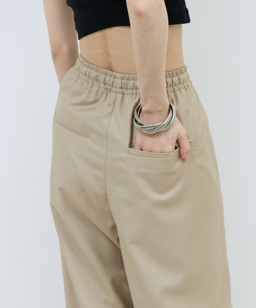 ADAM ET ROPE'（アダムエロペ）の「【WEB限定】サイドスリットパンツ（その他パンツ・レディース・ベージュ系その他/ブラック・34/38/36）」の9枚目の写真