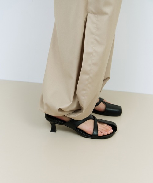 ADAM ET ROPE'（アダムエロペ）の「【WEB限定】サイドスリットパンツ（その他パンツ・レディース・ベージュ系その他/ブラック・34/38/36）」の10枚目の写真