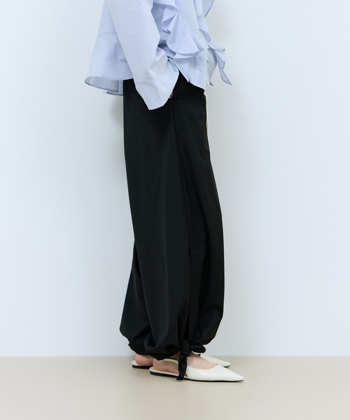 ADAM ET ROPE'（アダムエロペ）の「【WEB限定】サイドスリットパンツ（その他パンツ・レディース・ベージュ系その他/ブラック・34/38/36）」の13枚目の写真