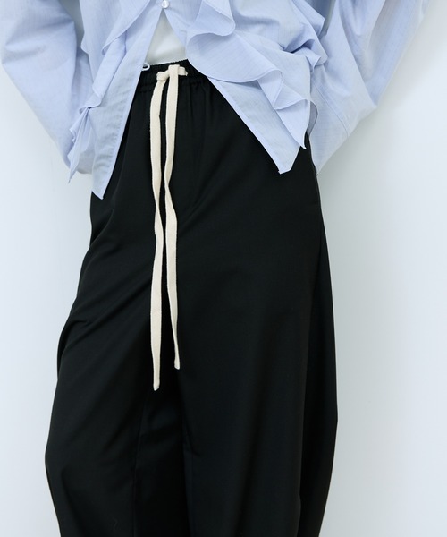 ADAM ET ROPE'（アダムエロペ）の「【WEB限定】サイドスリットパンツ（その他パンツ・レディース・ベージュ系その他/ブラック・34/38/36）」の14枚目の写真