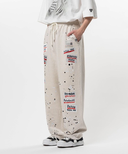 Maison MIHARA YASUHIRO（メゾンミハラヤスヒロ）の「【Maison MIHARAYASUHIRO/ミハラヤスヒロ】EMBELLISHED STICKER PANTS（スウェットパンツ・メンズ・ホワイト/ブラック・46）」の3枚目の写真