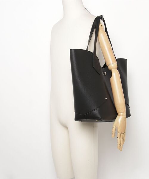 Guess(ゲス)の「DARCY Large 2 In 1 Tote(トートバッグ・レディース・ブラック・ONE SIZE)」の15枚目の写真