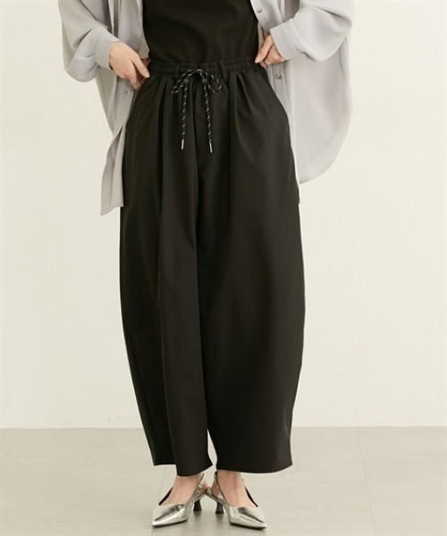 nissen（ニッセン）の「シャカシャカ素材パラコードカーブパンツ（その他パンツ・レディース・ブラック/グレー・L/M）」の2枚目の写真