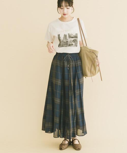 ITEMS URBANRESEARCH（アイテムズ アーバンリサーチ）の「シアーフレアスカート（スカート・レディース・ネイビー/ダークブラウン/ブラック/ベージュ・FREE）」の8枚目の写真