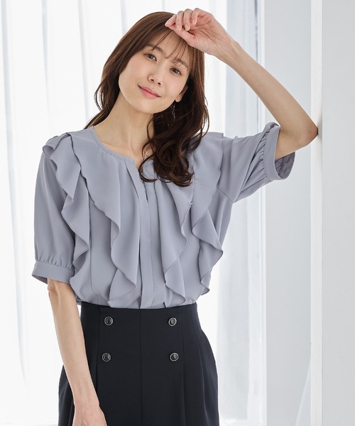 Honeys(ハニーズ)の「ラッフルフリルブラウス(シャツ/ブラウス・レディース・グレイッシュブルー/アイボリー/スモークピンク・L/LL/M/S)」の10枚目の写真