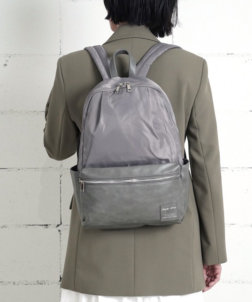 Legato Largo(レガートラルゴ)の「"02"≪Legato Largo≫ALL DAY/オールデイ 10ポケット/15L バイカラーリュック(バックパック/リュック・レディース・グレー/サンドベージュ/ネイビー/ブラック・ONE SIZE)」の6枚目の写真