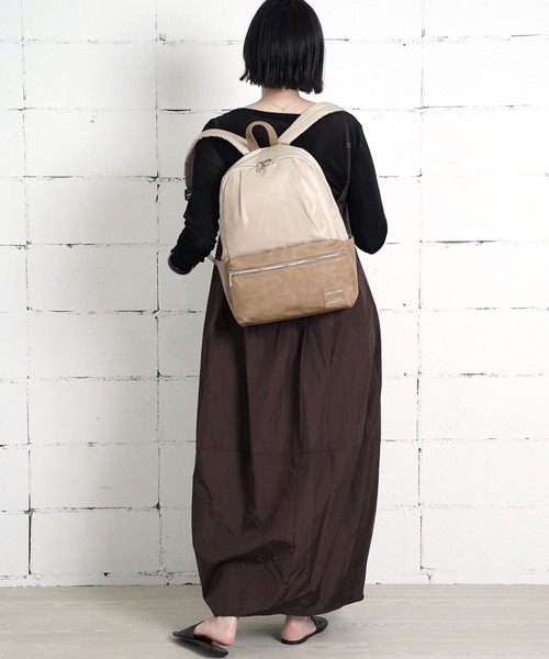 Legato Largo(レガートラルゴ)の「"02"≪Legato Largo≫ALL DAY/オールデイ 10ポケット/15L バイカラーリュック(バックパック/リュック・レディース・グレー/サンドベージュ/ネイビー/ブラック・ONE SIZE)」の7枚目の写真