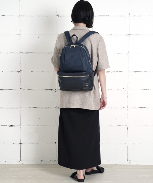 Legato Largo(レガートラルゴ)の「"02"≪Legato Largo≫ALL DAY/オールデイ 10ポケット/15L バイカラーリュック(バックパック/リュック・レディース・グレー/サンドベージュ/ネイビー/ブラック・ONE SIZE)」の9枚目の写真