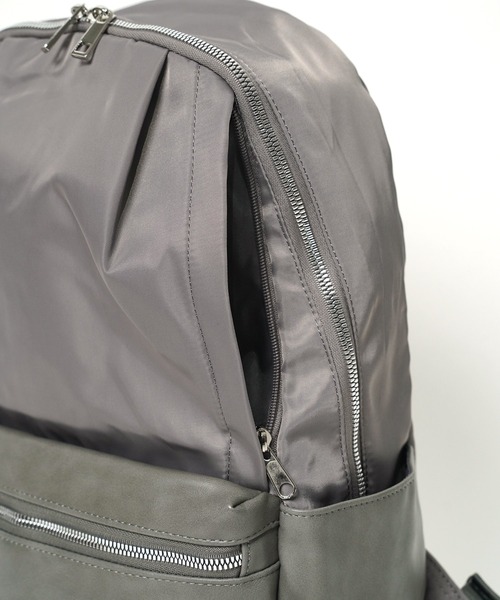 Legato Largo(レガートラルゴ)の「"02"≪Legato Largo≫ALL DAY/オールデイ 10ポケット/15L バイカラーリュック(バックパック/リュック・レディース・グレー/サンドベージュ/ネイビー/ブラック・ONE SIZE)」の17枚目の写真