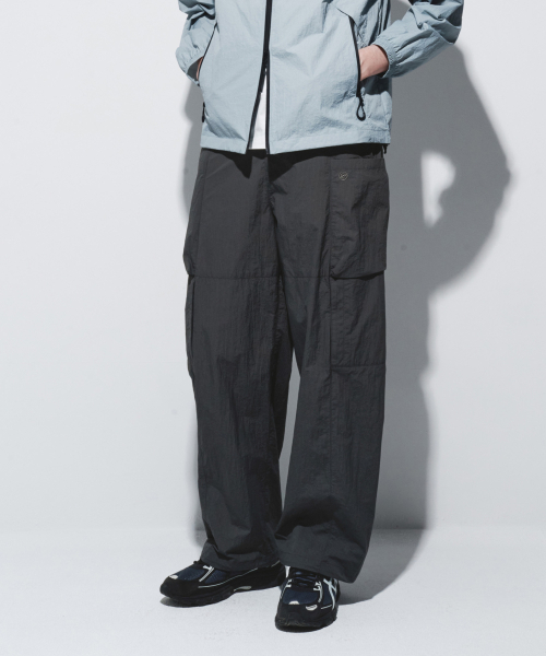 KALAPATTHAR(カラパタール)の「EASY WIDE NYLON RIPSTOP PANTS - CHARCOAL(その他パンツ・メンズ・その他・MEDIUM/LARGE/X-LARGE)」の1枚目の写真
