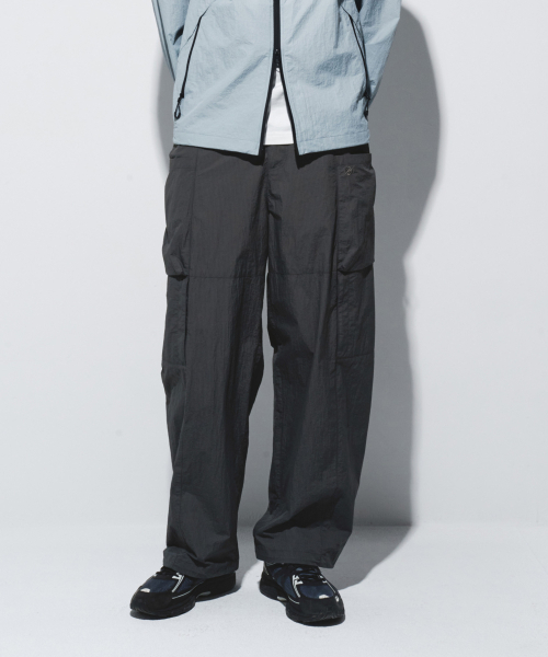 KALAPATTHAR(カラパタール)の「EASY WIDE NYLON RIPSTOP PANTS - CHARCOAL(その他パンツ・メンズ・その他・MEDIUM/LARGE/X-LARGE)」の2枚目の写真