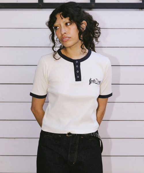BRAIN DEAD(ブレインデット)の「【BRAIN DEAD/ブレインデッド】RIBBED HENLEY(Tシャツ/カットソー・レディース・アイボリー・MEDIUM/SMALL)」の1枚目の写真