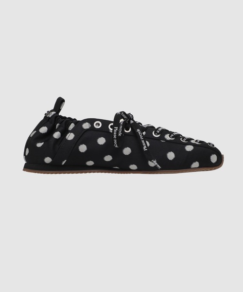 GANNI（ガニー）の「Lace Up Sporty Ballerina Satin Printed（バレエシューズ・レディース・ブラック・38/37/36）」の2枚目の写真