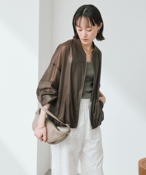RIVE DROITE(リヴドロワ)の「予約【ほどよい抜け感】グロッシーシアーブルゾン(ブルゾン・レディース・カーキ/ブラウン/ライトベージュ・FREE)」の6枚目の写真