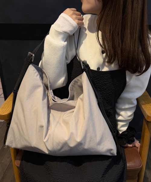 EFOLE(エフォル)の「【軽量/大容量/PC・A4収納】ナイロンビッグワンショルダーバッグ(ショルダーバッグ・レディース・ブラック/グレー・FREE)」の14枚目の写真
