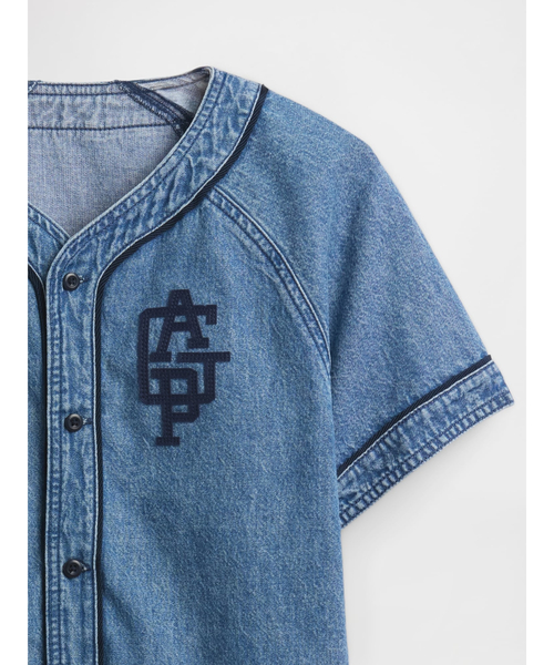 GAP(ギャップ)の「デニム バーシティ ジャージー (キッズ)(シャツ/ブラウス・キッズ・インディゴブルー・150cm/130cm/110cm/120cm/140cm/160cm)」の2枚目の写真