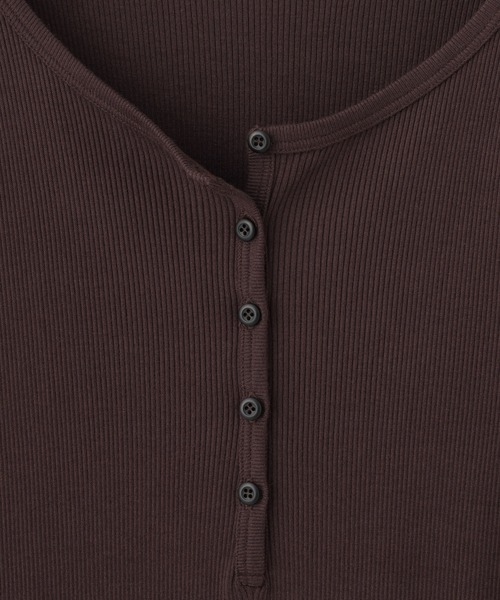 ADAM ET ROPE'(アダムエロペ)の「ハーフスリーブリブTシャツ(Tシャツ/カットソー・レディース・ブラック/ダークブラウン/ベージュ・FREE)」の14枚目の写真