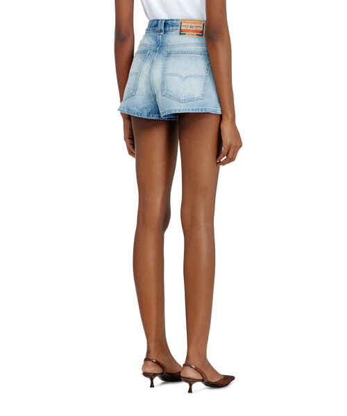 DIESEL(ディーゼル)の「ウィメンズ デニムショートパンツ DE-KHELZ-B-SHORT-S(デニムパンツ・レディース・インディゴブルー・26inch/24inch/28inch)」の4枚目の写真