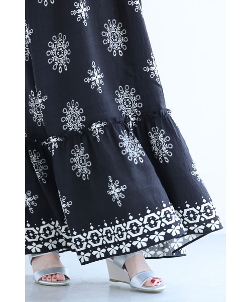 cawaii(カワイイ)の「(黒)オフショルダーにも。花刺繍風プリントのロングワンピース(ベルト付き)(ワンピース・レディース・ブラック・FREE)」の3枚目の写真