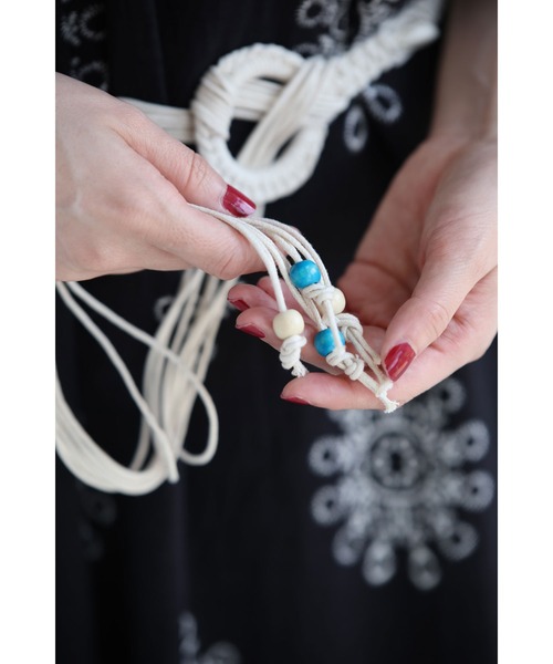 cawaii(カワイイ)の「(黒)オフショルダーにも。花刺繍風プリントのロングワンピース(ベルト付き)(ワンピース・レディース・ブラック・FREE)」の10枚目の写真