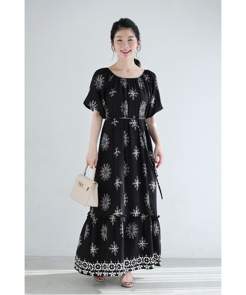 cawaii(カワイイ)の「(黒)オフショルダーにも。花刺繍風プリントのロングワンピース(ベルト付き)(ワンピース・レディース・ブラック・FREE)」の11枚目の写真