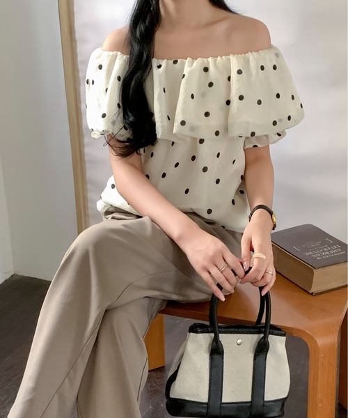 Maison Calme(メゾンカルム)の「【26年春夏新作】【2WAY】シアードットパフスリーブオフショルブラウス 華奢見え★(シャツ/ブラウス・レディース・ホワイト/ホワイト系その他・F)」の17枚目の写真