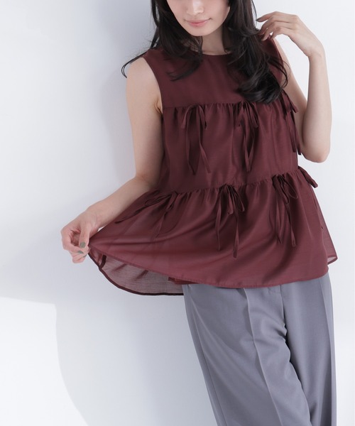 NATURAL BEAUTY BASIC(ナチュラルビューティーベーシック)の「リボンティアードチュニック(シャツ/ブラウス・レディース・ブラック/ブルー/バーガンディー・フリ-)」の1枚目の写真