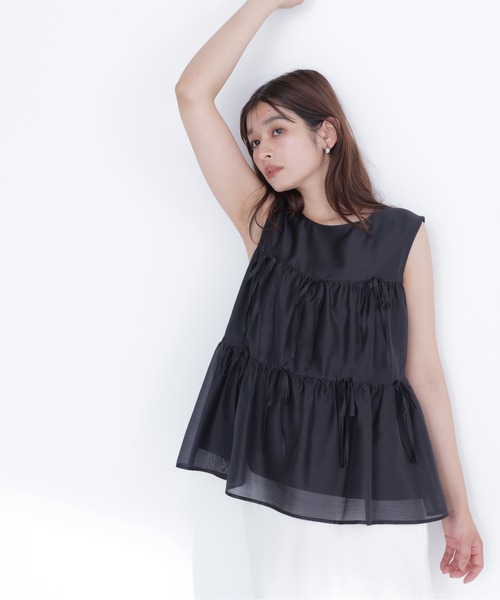 NATURAL BEAUTY BASIC(ナチュラルビューティーベーシック)の「リボンティアードチュニック(シャツ/ブラウス・レディース・ブラック/ブルー/バーガンディー・フリ-)」の9枚目の写真